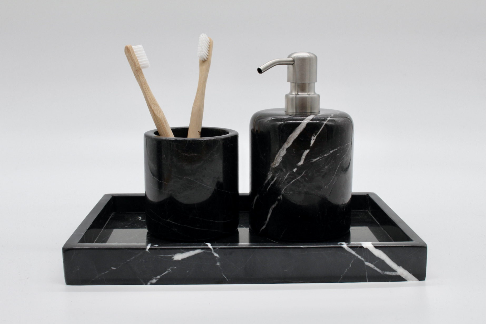 klassik-badezimmer_schwarz_silber